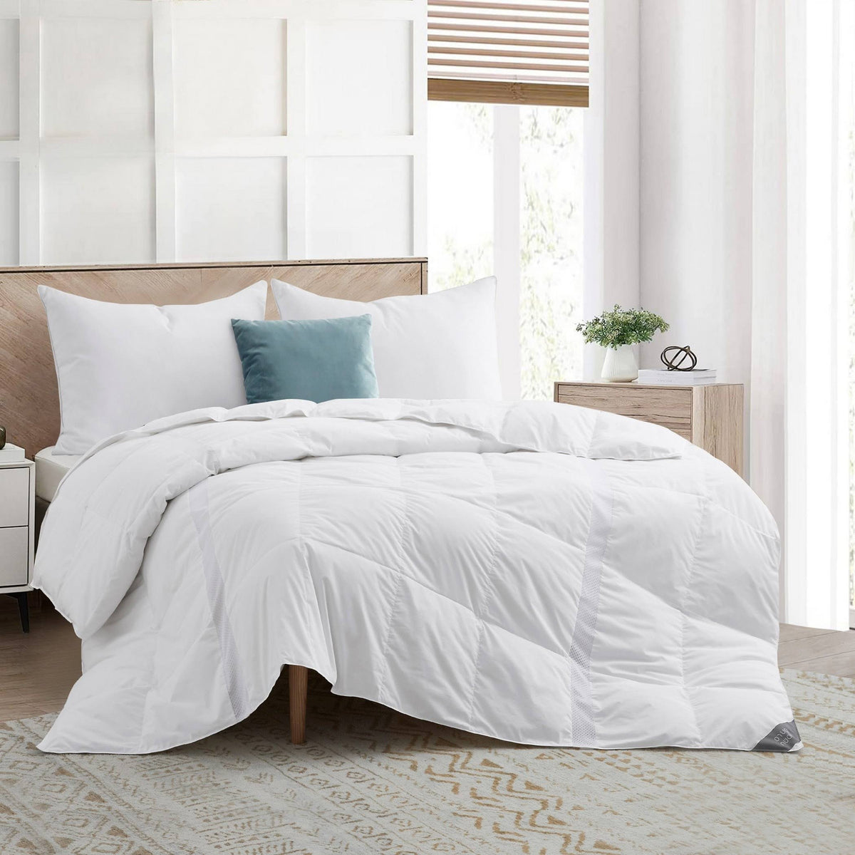 Puredown Lightweight Breathable Down Comforter - Full/Queen White