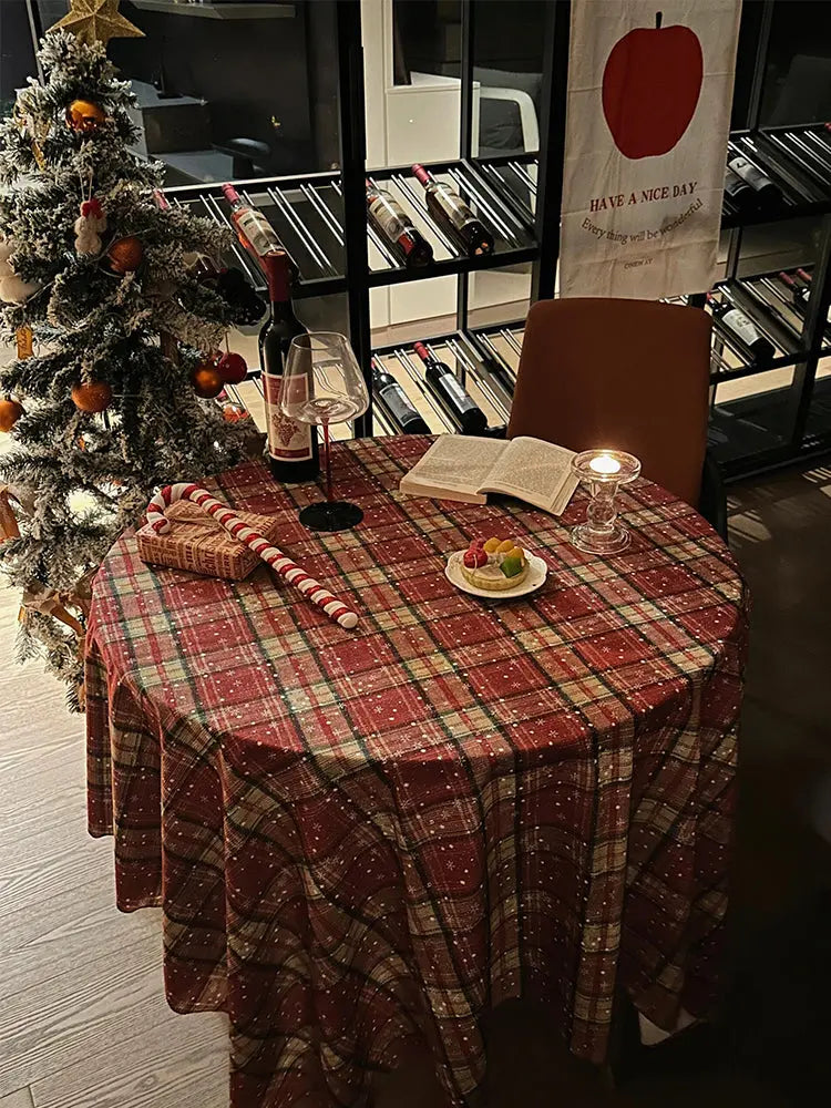 Red Plaid Holiday Tablecloth – Festive Christmas Dining Room Decoration