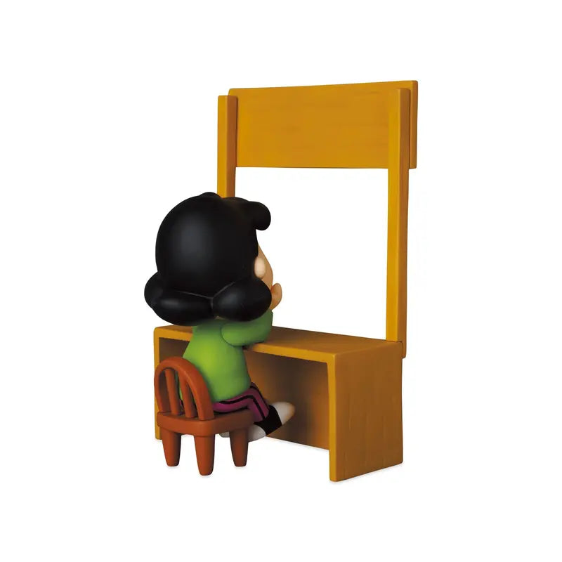 Snoopy & Peanuts Collectible Figure: Lucy's Psychiatric Booth Miniature